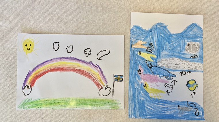 Två teckningar som barnen målat